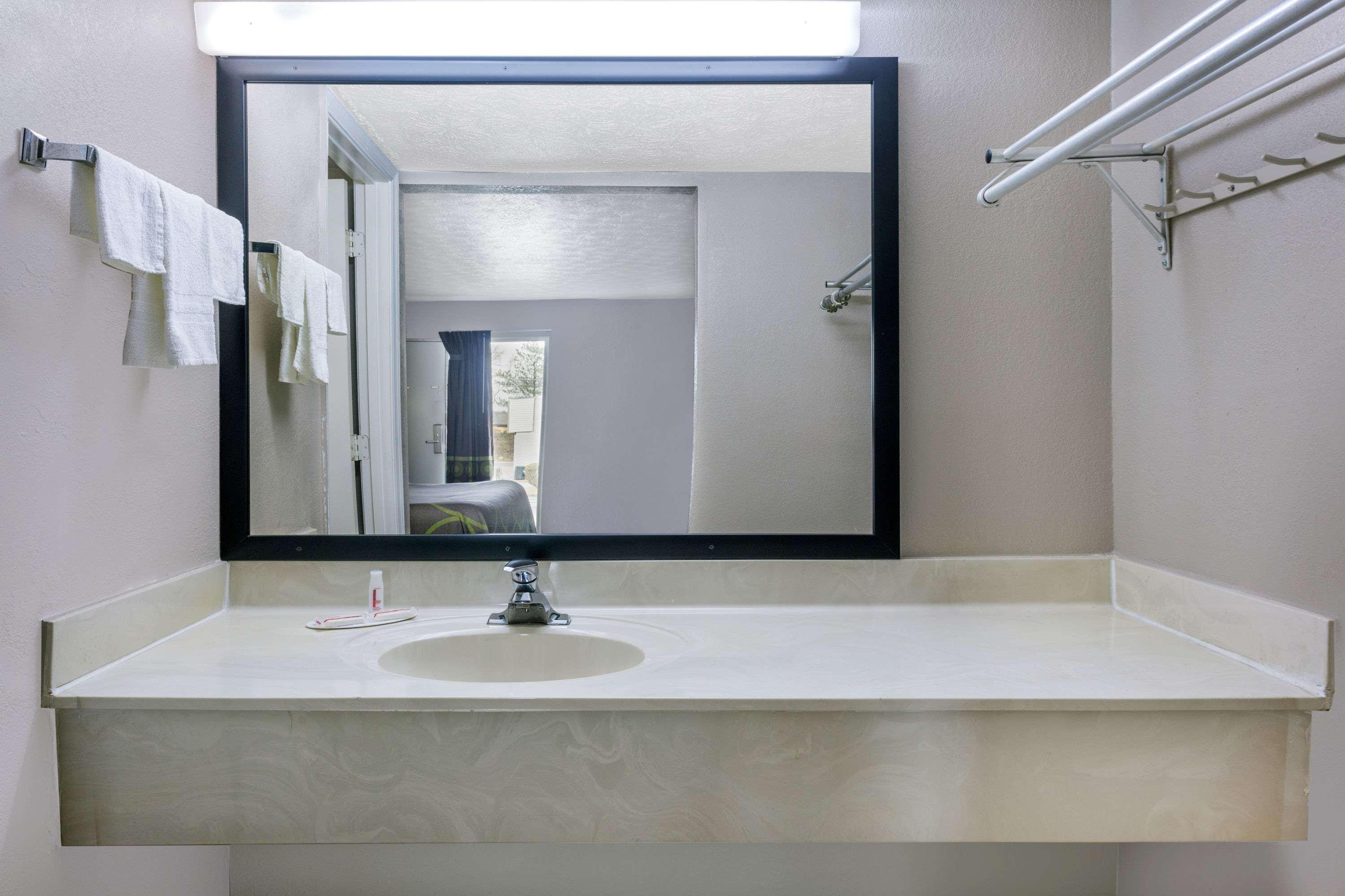 ซูเปอร์ 8 บาย วินด์แฮม โลคัส โกรฟ Motel โลคัสท์โกรฟ ภายนอก รูปภาพ