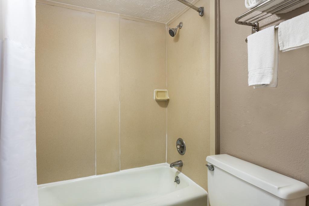 ซูเปอร์ 8 บาย วินด์แฮม โลคัส โกรฟ Motel โลคัสท์โกรฟ ภายนอก รูปภาพ