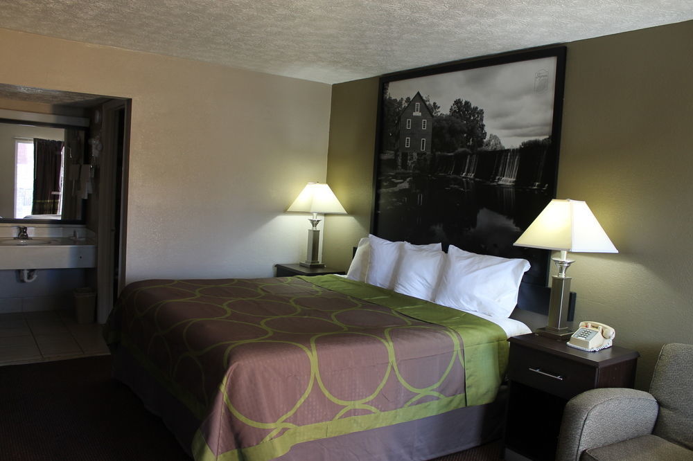 ซูเปอร์ 8 บาย วินด์แฮม โลคัส โกรฟ Motel โลคัสท์โกรฟ ภายนอก รูปภาพ