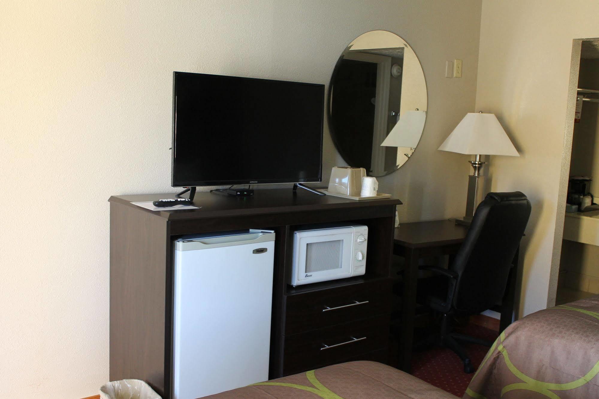 ซูเปอร์ 8 บาย วินด์แฮม โลคัส โกรฟ Motel โลคัสท์โกรฟ ภายนอก รูปภาพ